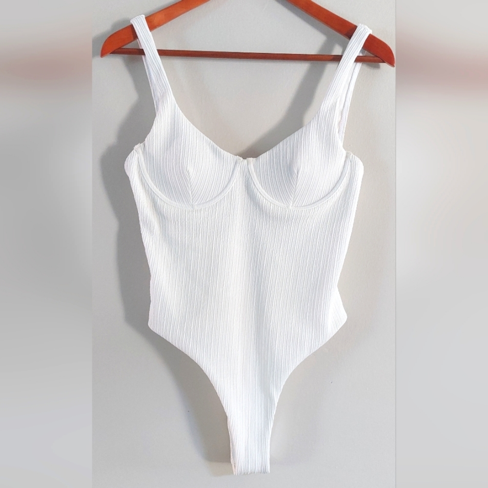 White one piece lined ribbed swim suit